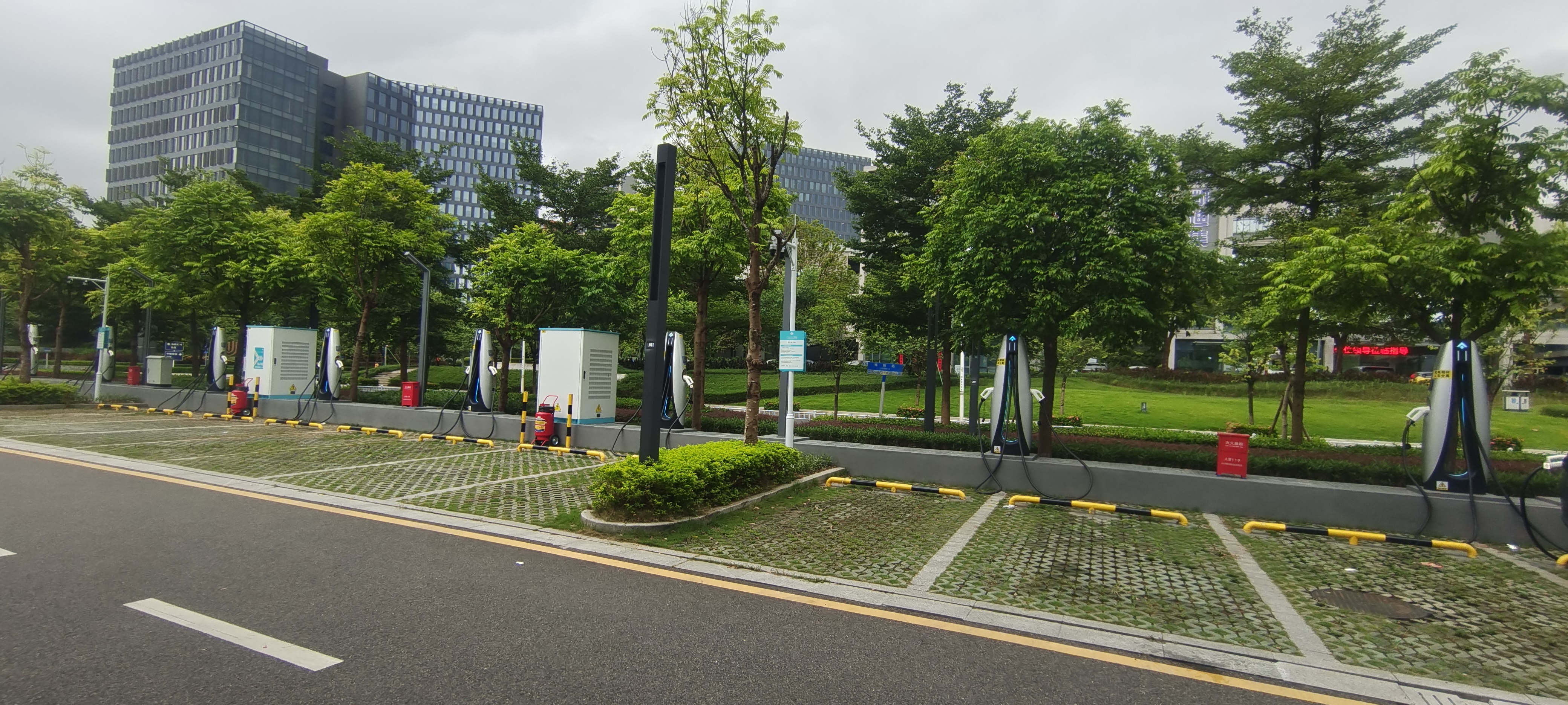 广汽能源东莞松山湖中集充电站项目
